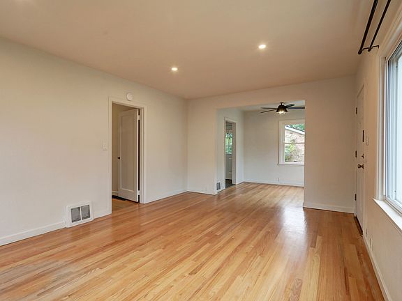 3rd image of 11738 25th Ave NE