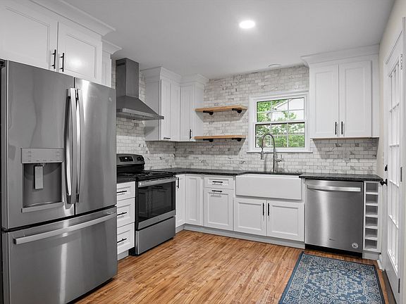 3rd image of 439 Sandalwood Dr