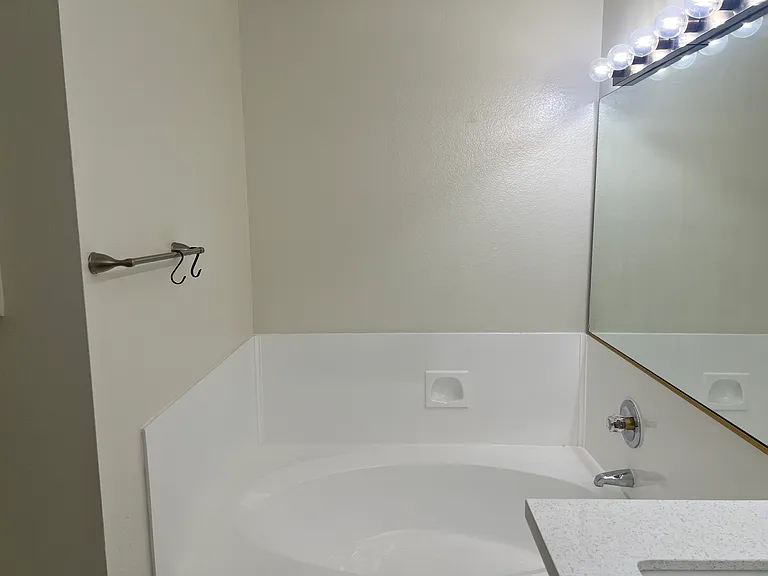121 S Hope St #319 — Photo 19