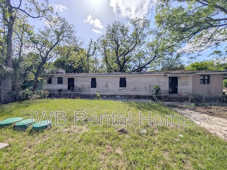 1750 Rutledge Ave — Photo 14