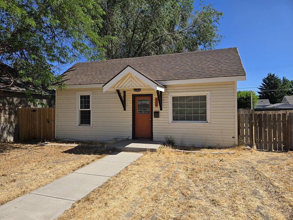 1st image of 429 3rd Ave E