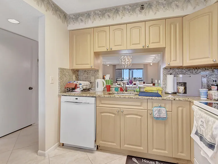 7310 Ashford Pl #405 — Photo 10