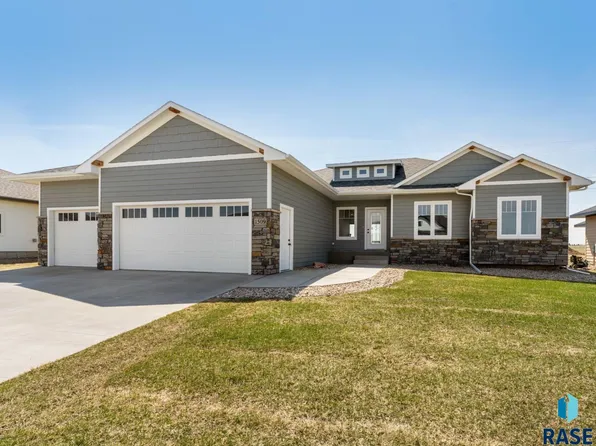 1509 W River Bend Cir, Brandon, SD 57005