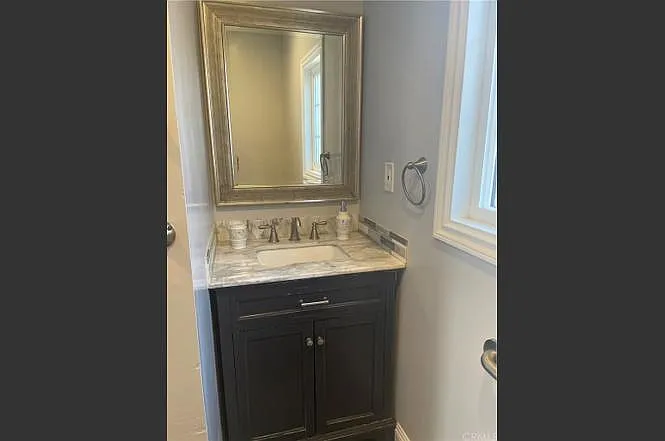 545 S Sadler Ave — Photo 14
