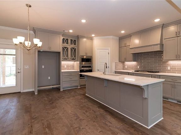 5th image of 6304 S 59th St