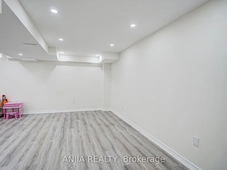 25 Collier Cres — Photo 32