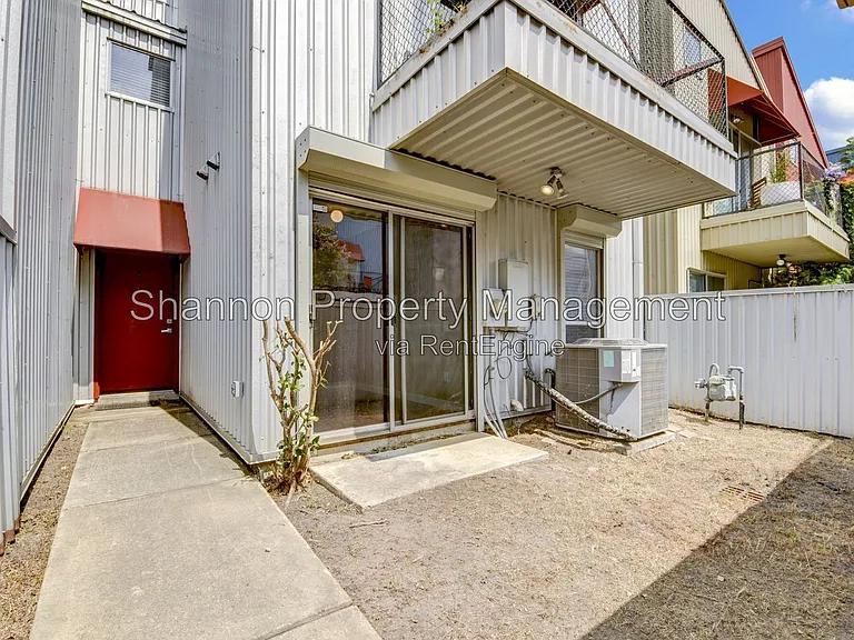 1211 Arthur St — Photo 5