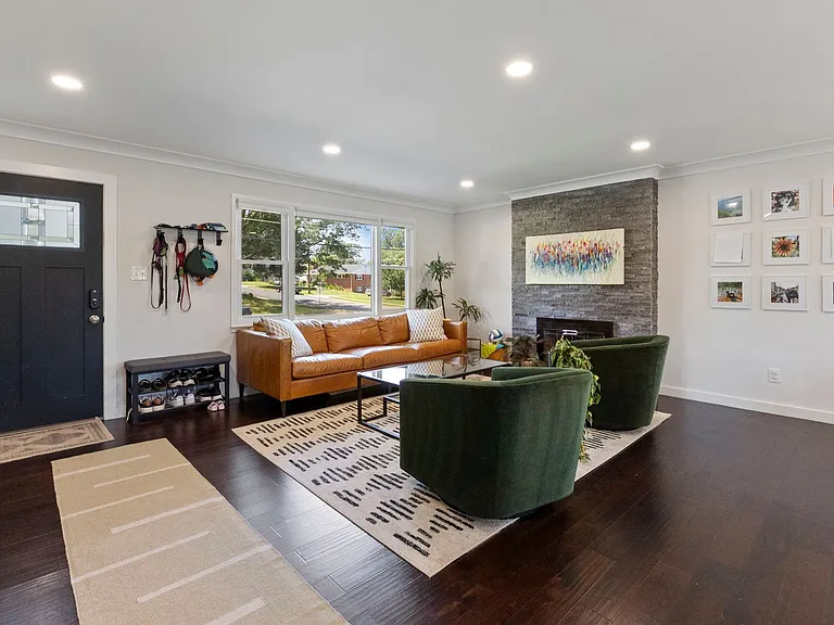8114 Drayton Ln — Photo 3
