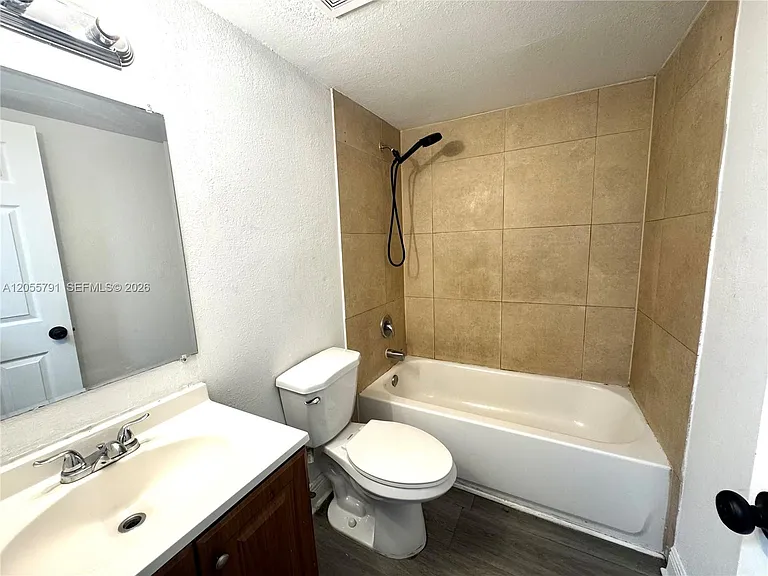 1525 NE 135th St #3 — Photo 5