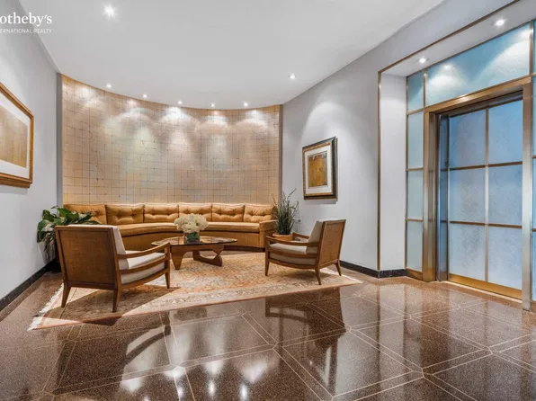 20 Sutton Place South image 15 of 17