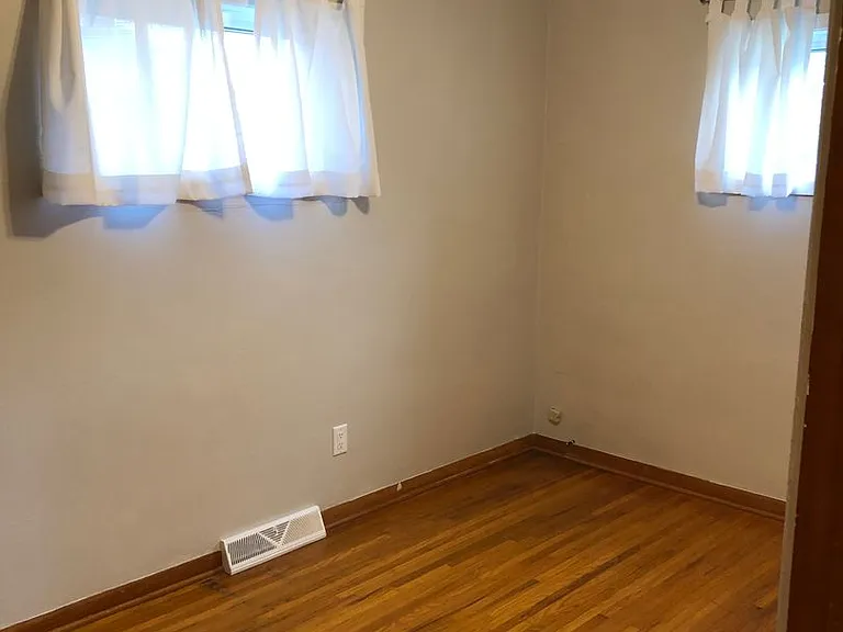 1607 Plymouth Ave — Photo 11
