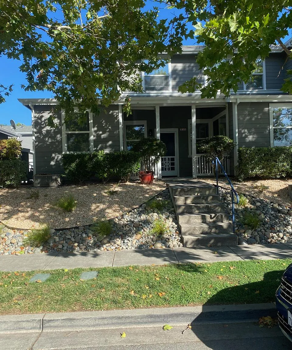 2 bed, $2,900 — Photo 1