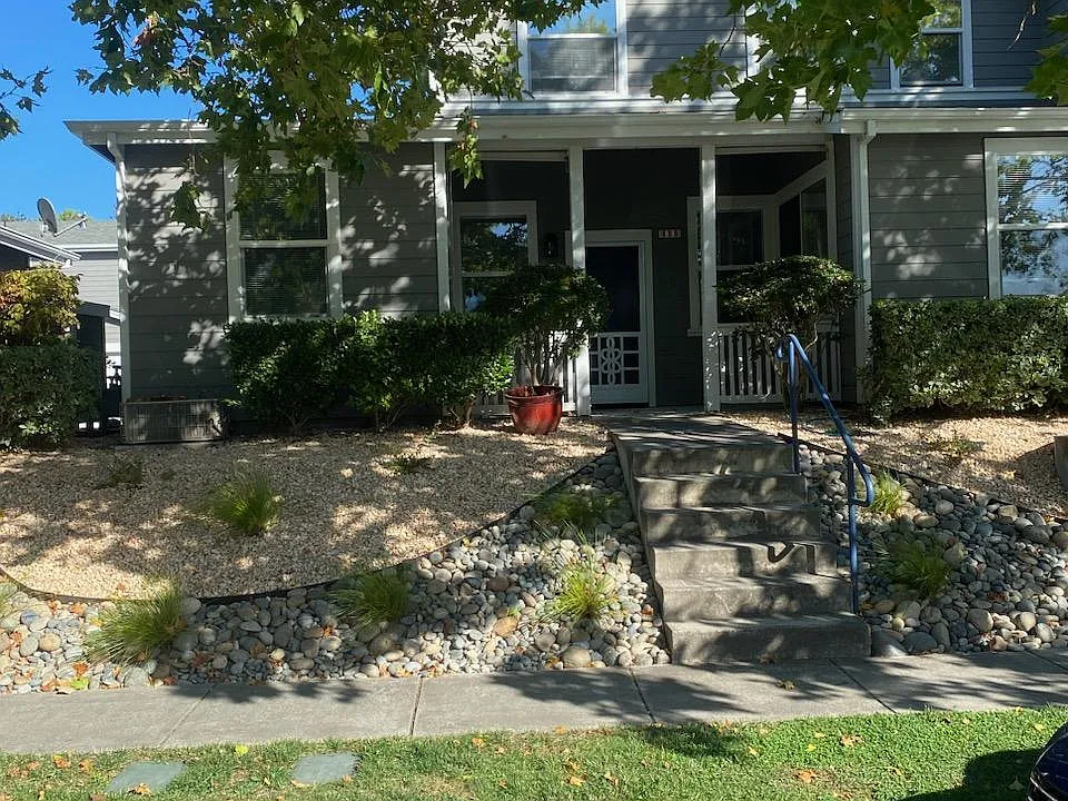 806 3rd St W