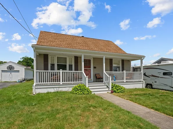 68 Hemlock St, Somerset, MA 02726