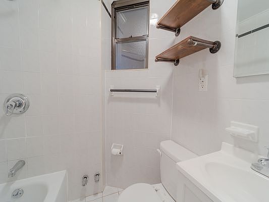 5th image of 410 W 51st St #401