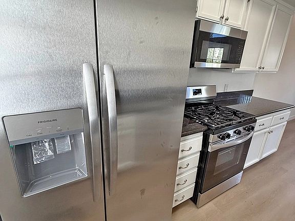 3rd image of 912 N Croft Ave APT 201