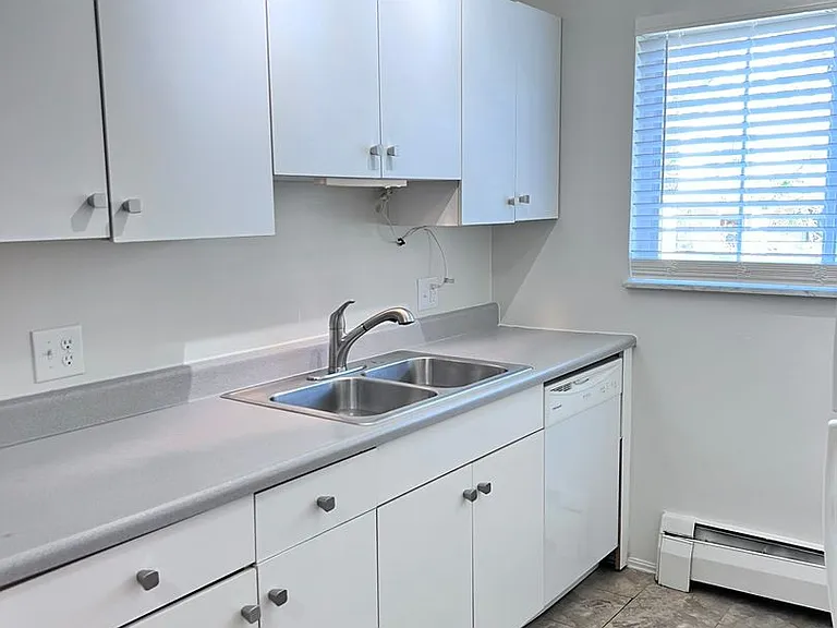 1241 Corbett St #4 — Photo 2
