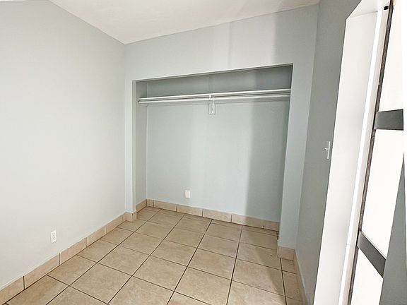 4th image of 100 NW 30th Ave APT 10