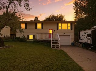 1505 Lilac Ln, Wamego, KS 66547