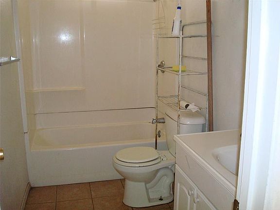 4th image of 842 Anchor Ave