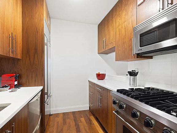 3rd image of 88 Greenwich St APT 1405