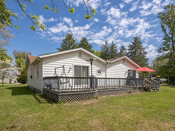 2nd image of 45523 Eleanor Dr