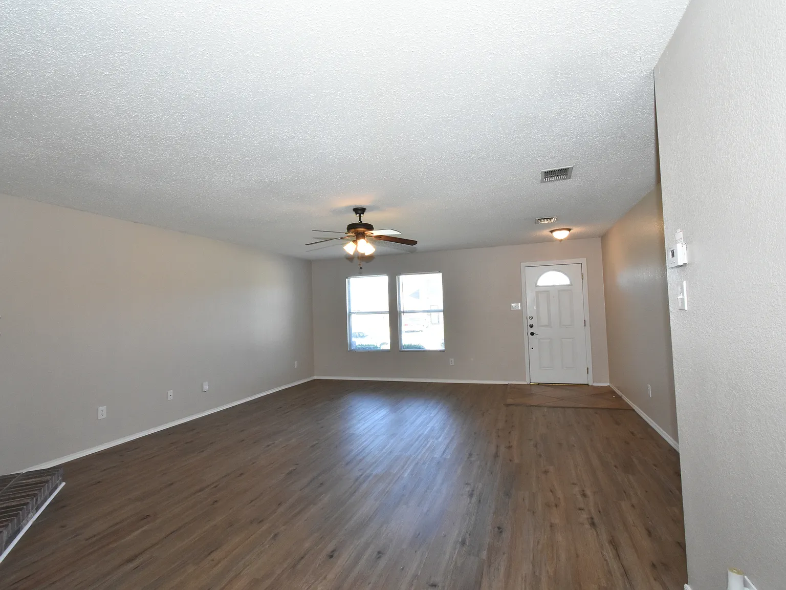 3 bed, 1868 sqft, $2,299 — Photo 4