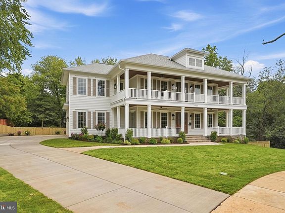 3rd image of 3400 Saylor Pl