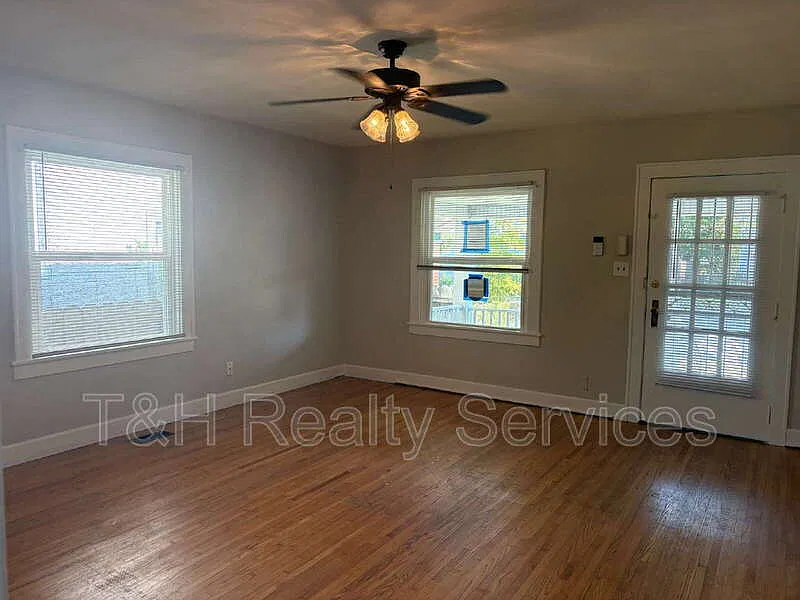 2 bed, 1.0 bath, 1088 sqft, $1,150 — Photo 3