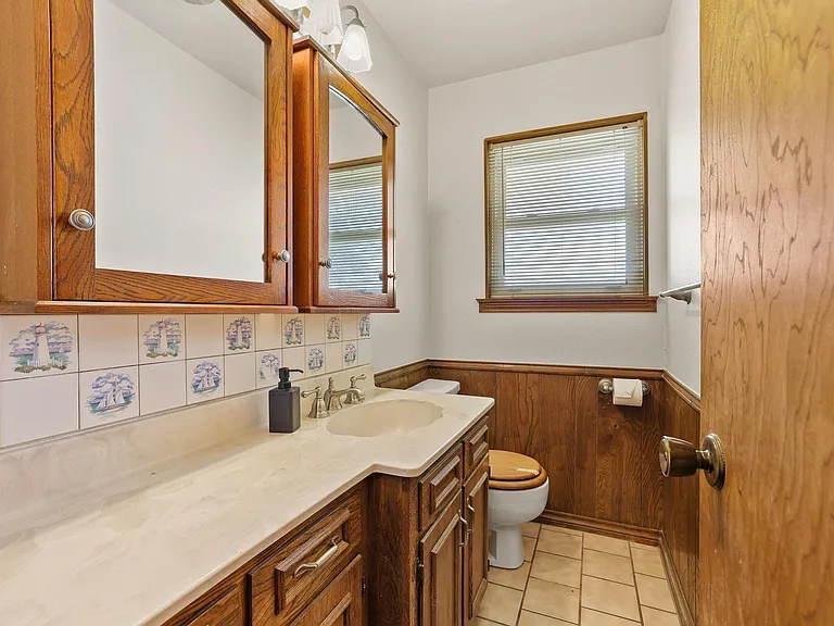 12869 FM 1385 — Photo 27