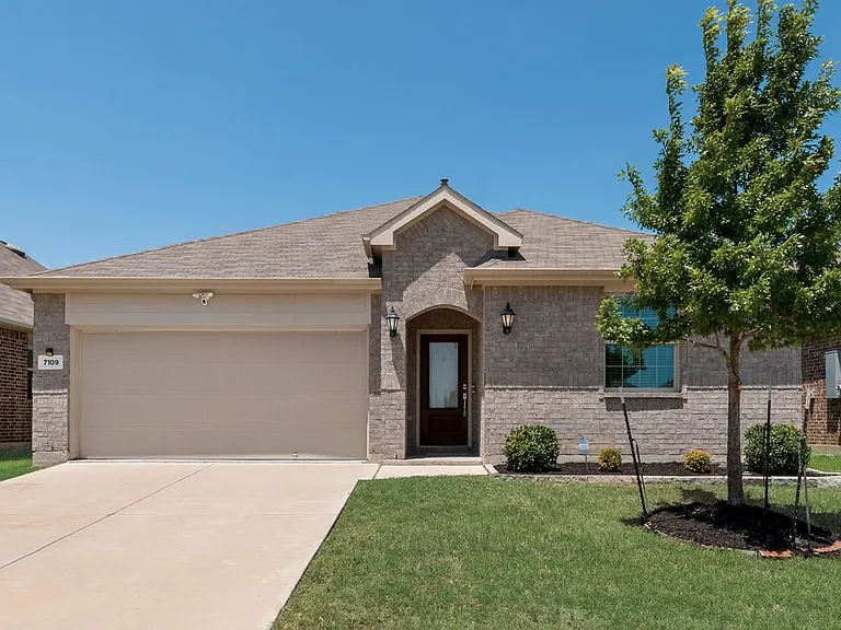 7109 Crepe Myrtle Ave — Photo 2