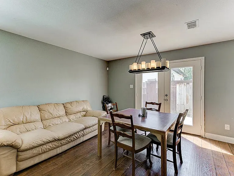 2313 W Devitt St — Photo 6