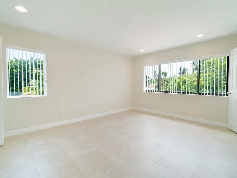 6410 N Dixie Hwy — Photo 7
