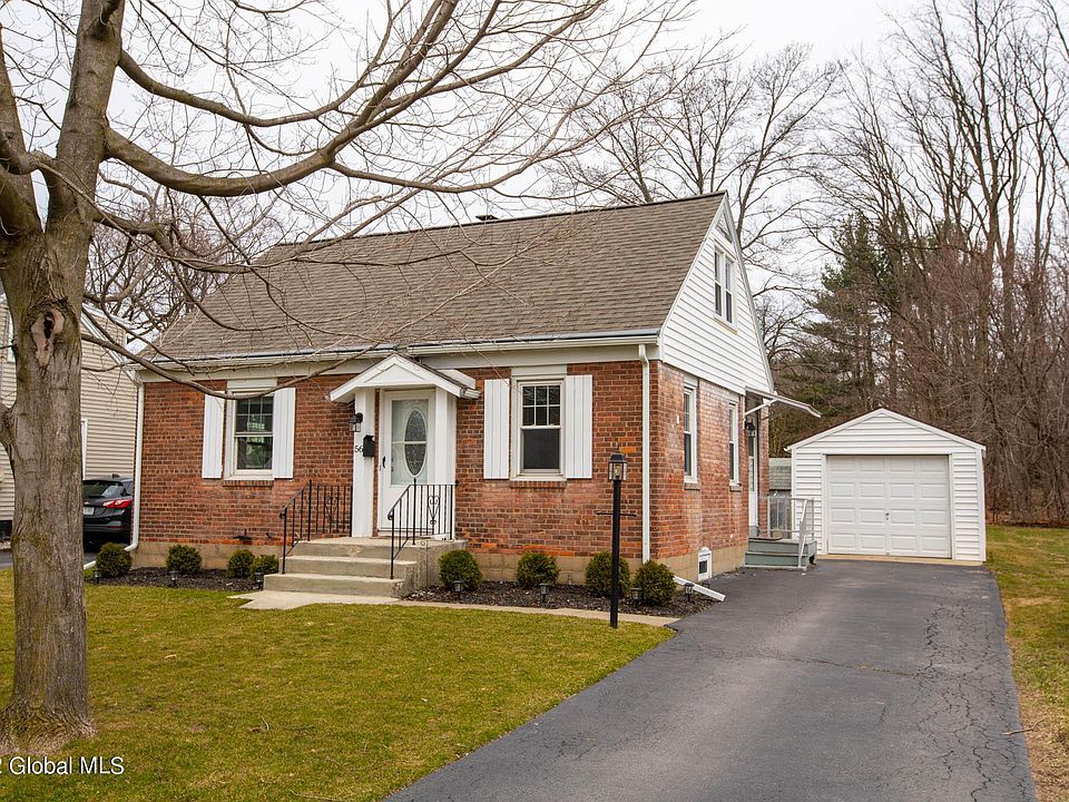 1st image of 56 Macarthur Dr