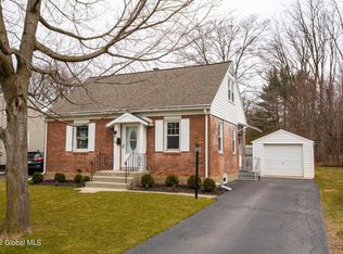 56 Macarthur Dr, Glenville, NY 12302