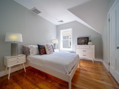 1725 Whitaker St., Savannah, GA, 31401