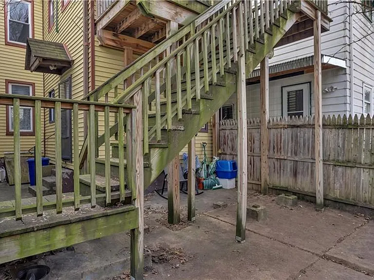 210 Taylor St — Photo 2