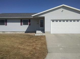 903 Jolene Dr, Dunkerton, IA 50626