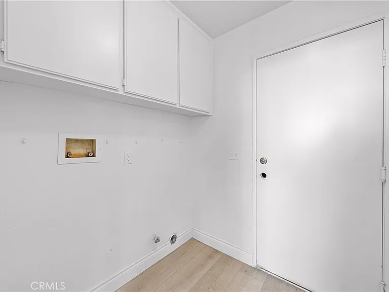 6766 Royal Crest Ct — Photo 30