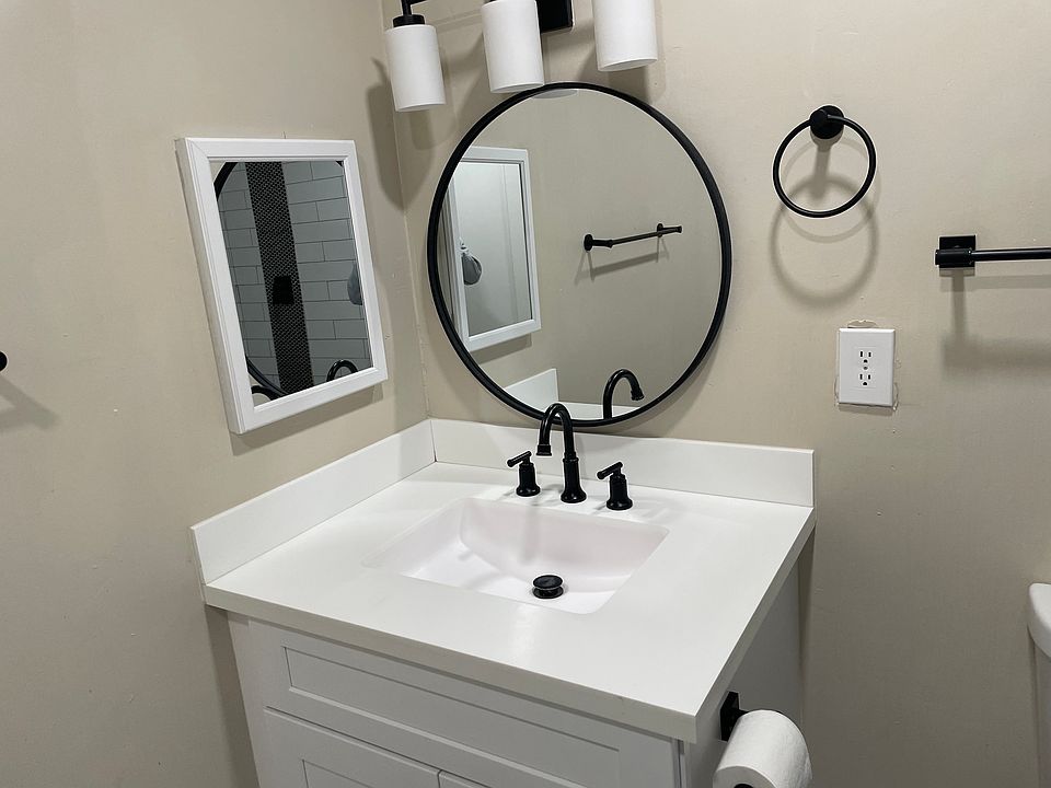 2nd image of 465 W Linda Ln