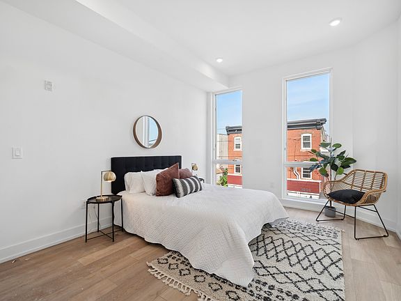3rd image of 3041 Richmond St #201