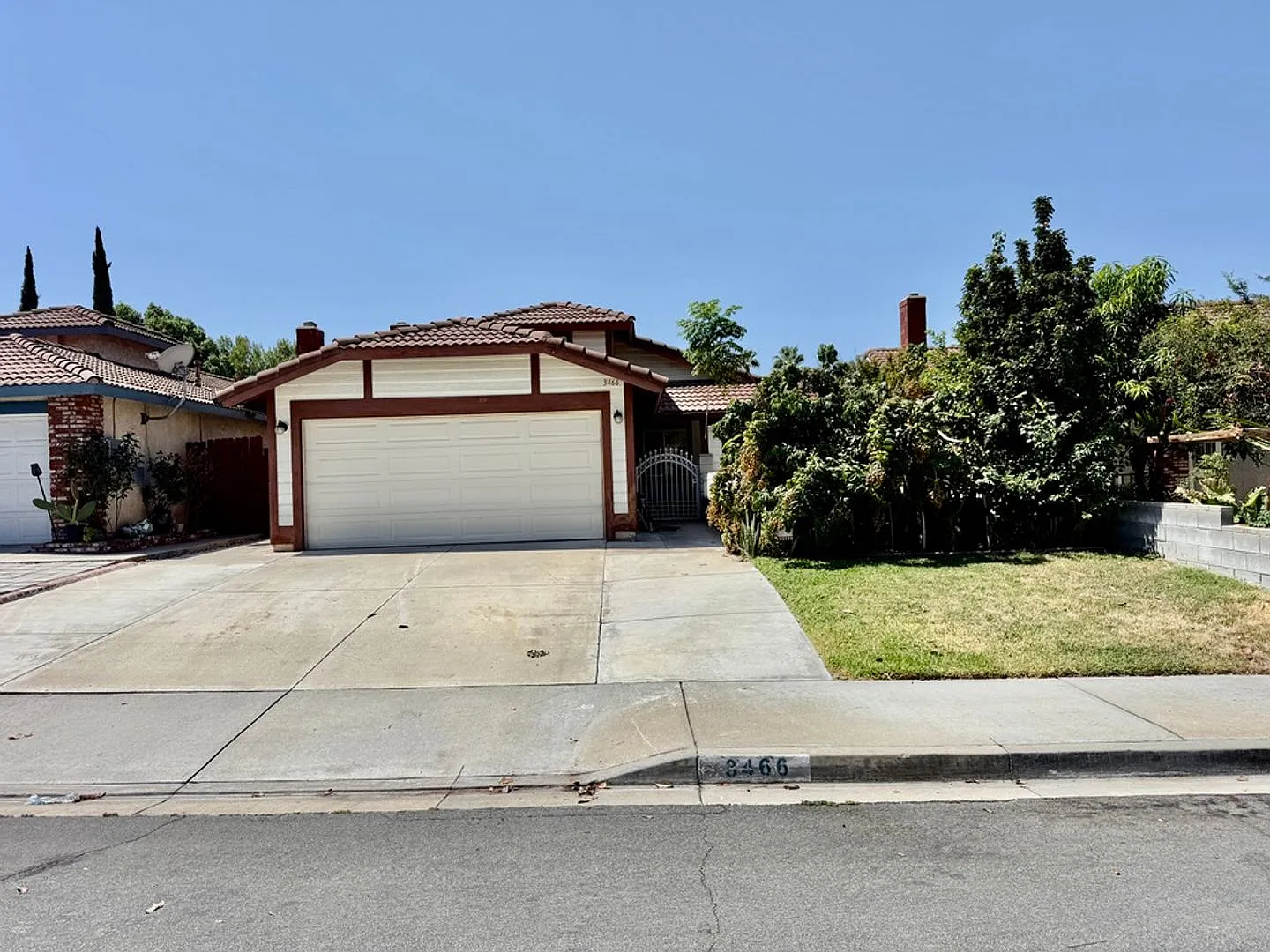Beautiful 3-Bedroom, 2-Bathroom Single-Family Home — Photo 1
