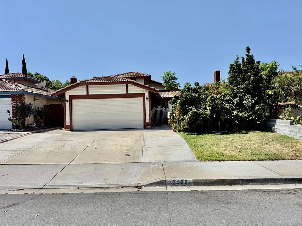 3466 Siskiyou Cir