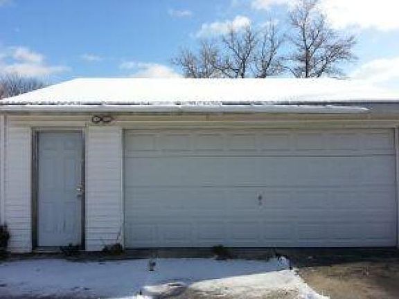 3rd image of 957 Fries Ave