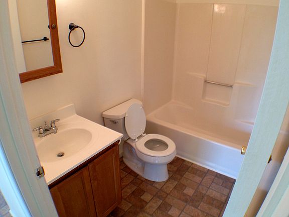 5th image of 135 Country Park Dr