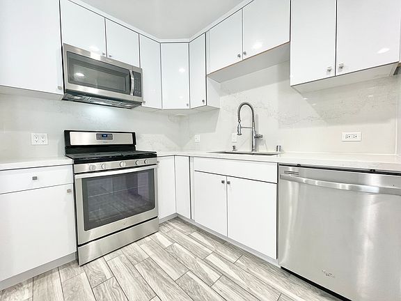 5th image of 1217 S Sherbourne Dr #3A