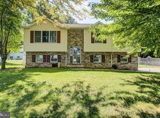 216 Hickory Ln, Shippensburg, PA 17257