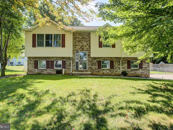 216 Hickory Ln, Shippensburg, PA 17257