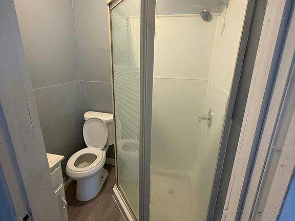 4th image of 7512 Star Ave #1
