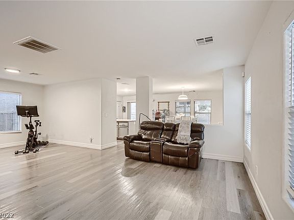 5th image of 3141 Spring City Ave